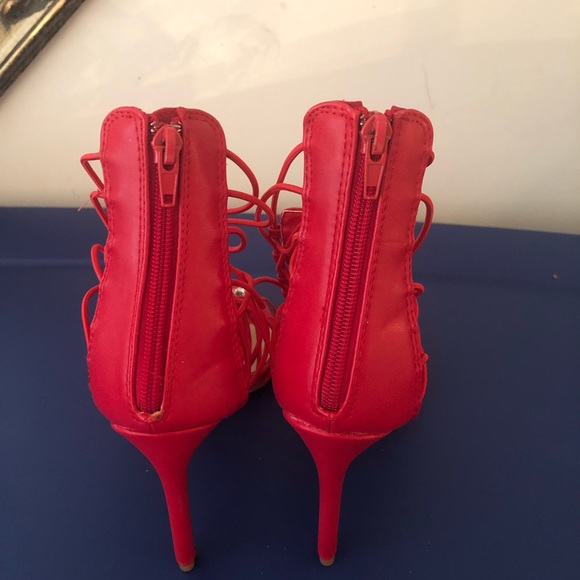 Red stretchy strappy sandals with multi stones - Picture 5 of 5